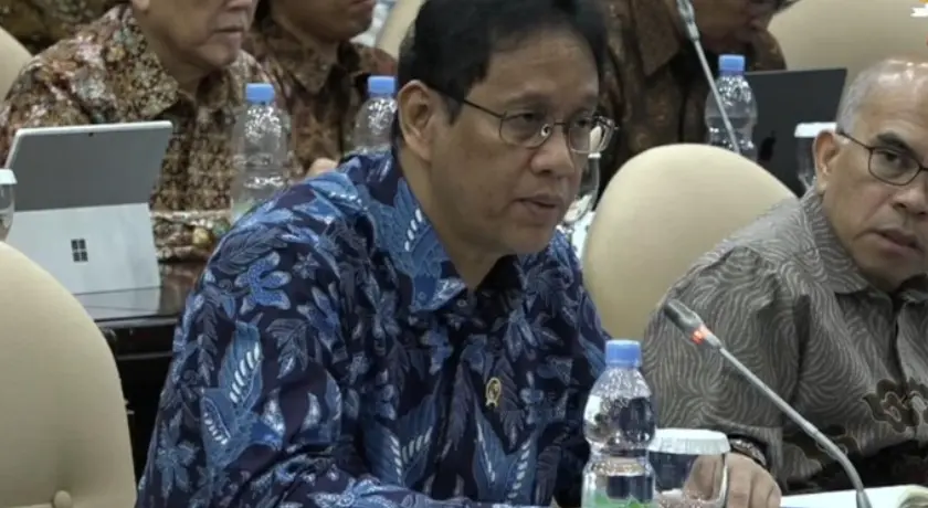 Mantan Menteri Keuangan Purbaya Yudhi Sadewa tengah menyampaikan paparan kondisi makroekonomi di hadapan jajaran Komisi IV DPD RI. Momen ini menjadi agenda resmi terakhir yang diikutinya sebelum ia dipanggil ke Istana Kepresidenan dan posisinya diserahterimakan kepada Suahasil Nazara.
