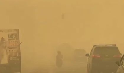 Kondisi pekatnya kabut asap akibat Kebakaran Hutan dan Lahan (Karhutla) di Kalimantan Tengah, terutama di wilayah Palangka Raya.